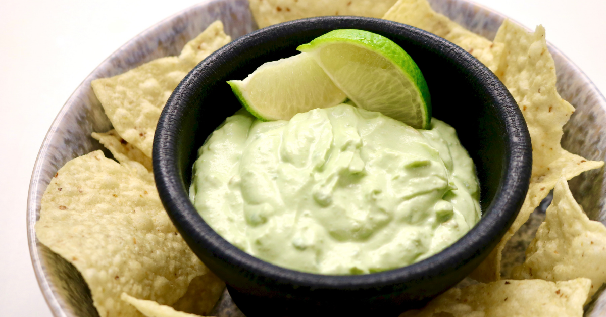 Avocado dip with tortilla chips