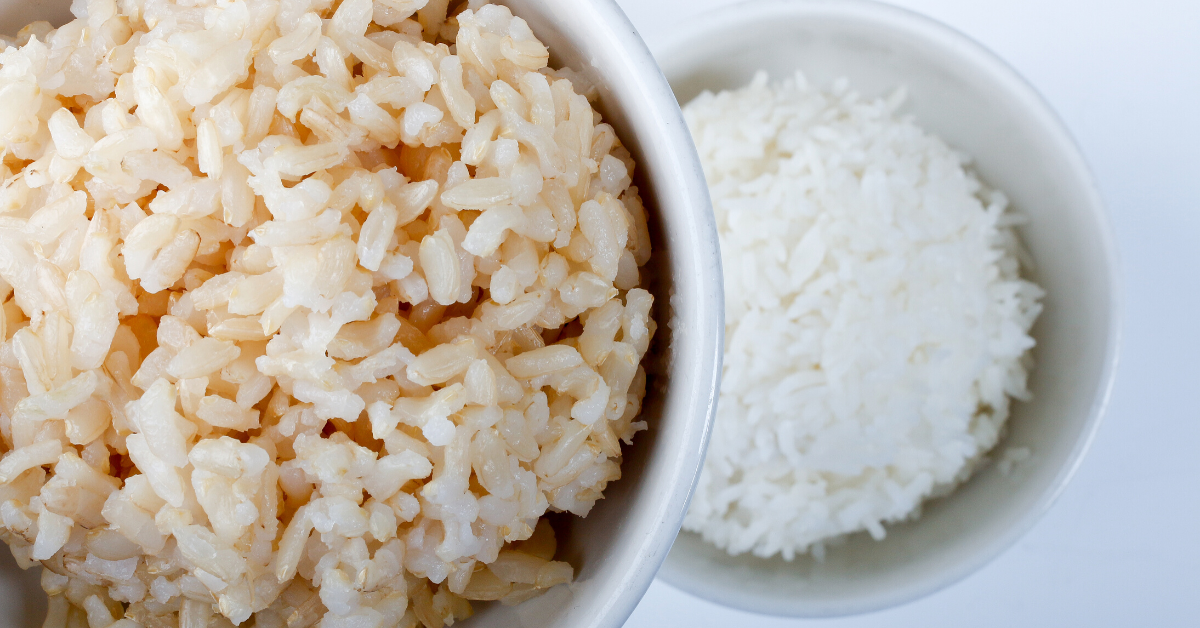 cooked brown rice and white rice